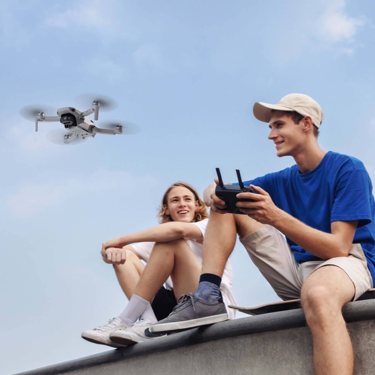 DJI Mini 2 SE, Lightweight Mini Drone with QHD Video, 10km Max Video Transmission, 31-Min Flight Time, Under 249 g, Auto Return to Home, 3-Axis Gimbal Drone with Camera for Beginners