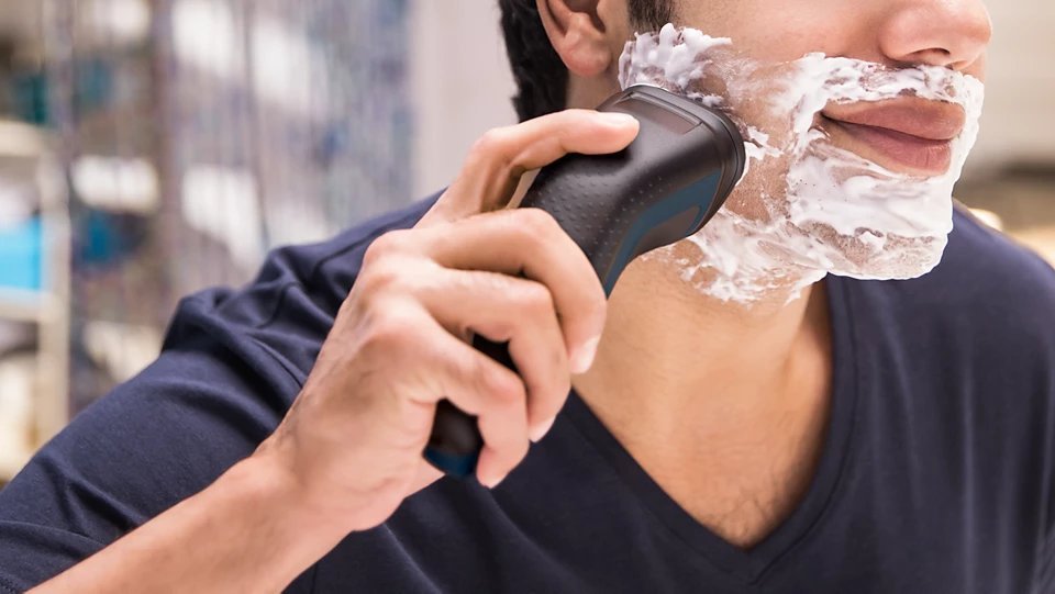 Philips AquaTouch Shaver 1000 – Wet & Dry Electric Shaver Fresh Shave Smooth Finish